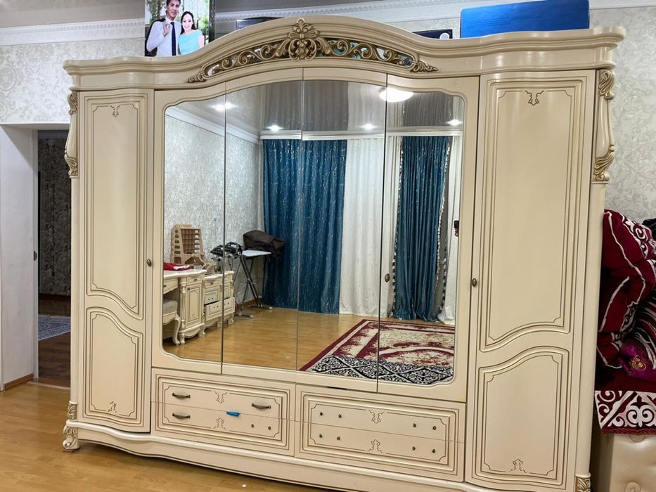 Спальный гарнитур