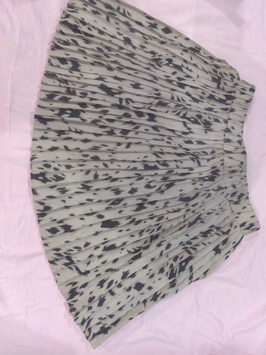 Бежова пола плисе