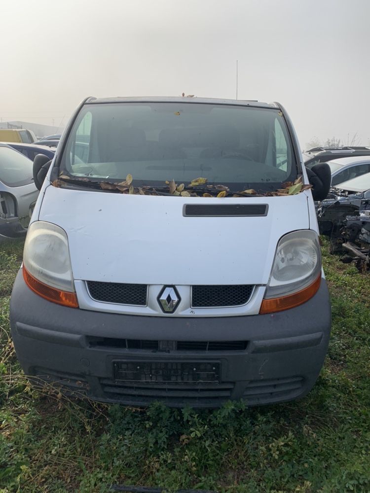 Dezmembrez Renault trafic 1,9 dCi