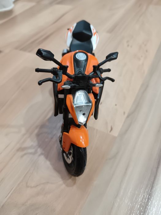 KTM Superduke machetă