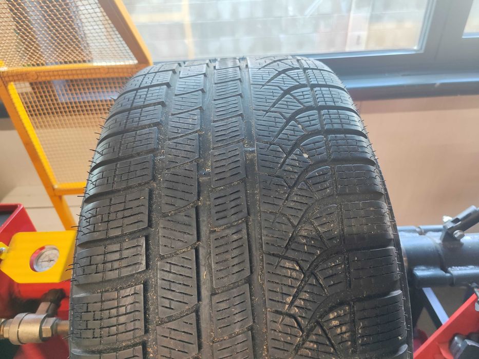 2бр.зимни гуми 275/35/19 Pirelli