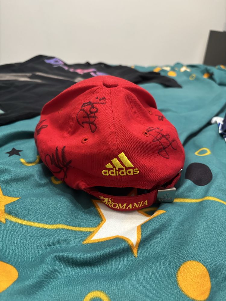 Sapca Adidas Romania, Semnata