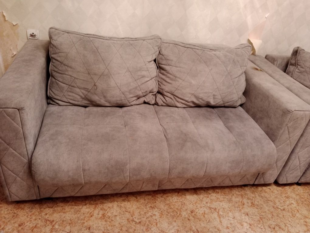 Срочно продам диван