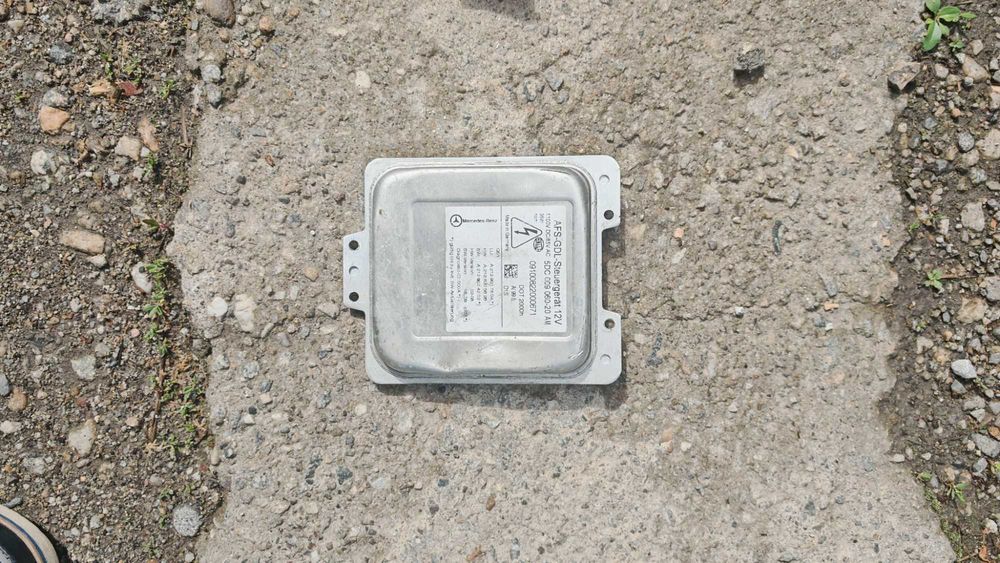 Мерцедес Е350 на части без предна броня, фарове и двигател.