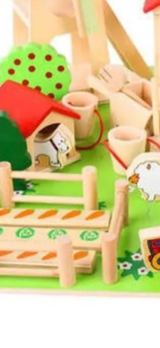 Ferma din lemn,cu diverse accesorii