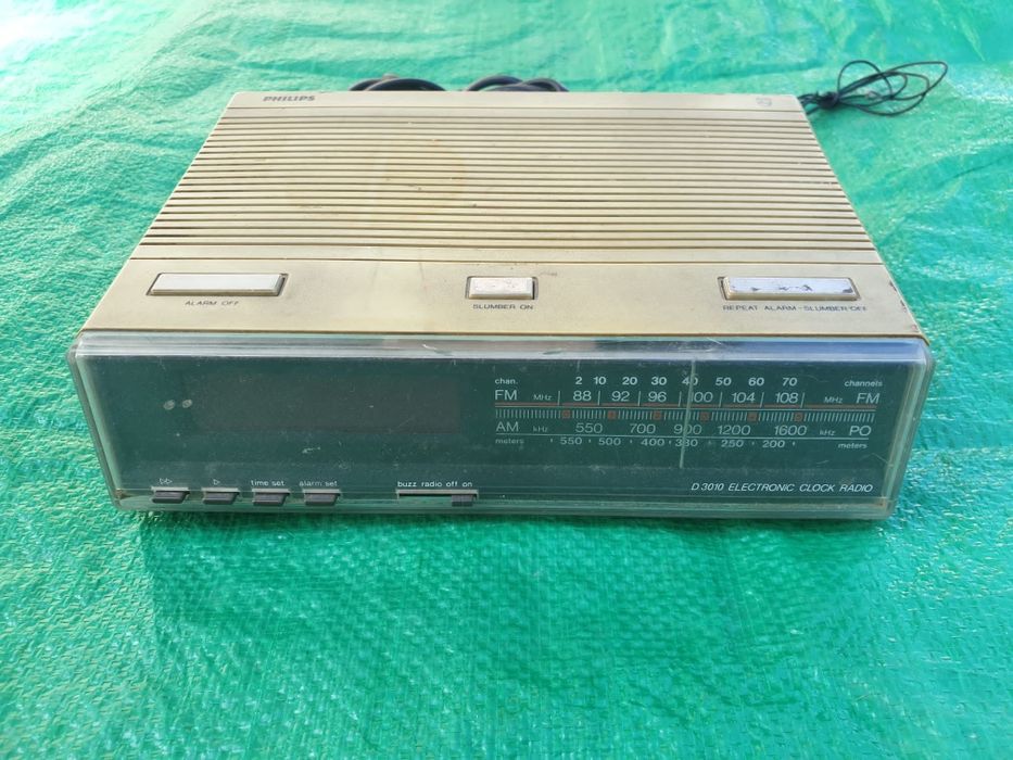 Radio vechi Phillips cu ceas model   D-3010 an fabricatie 1980