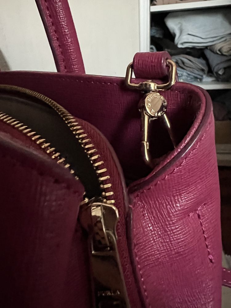 Geanta Furla fucsia din piele