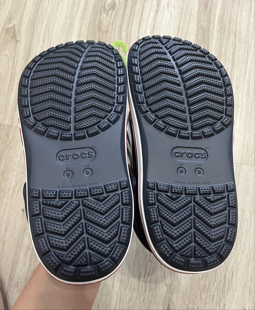 Papuci Crocs noi