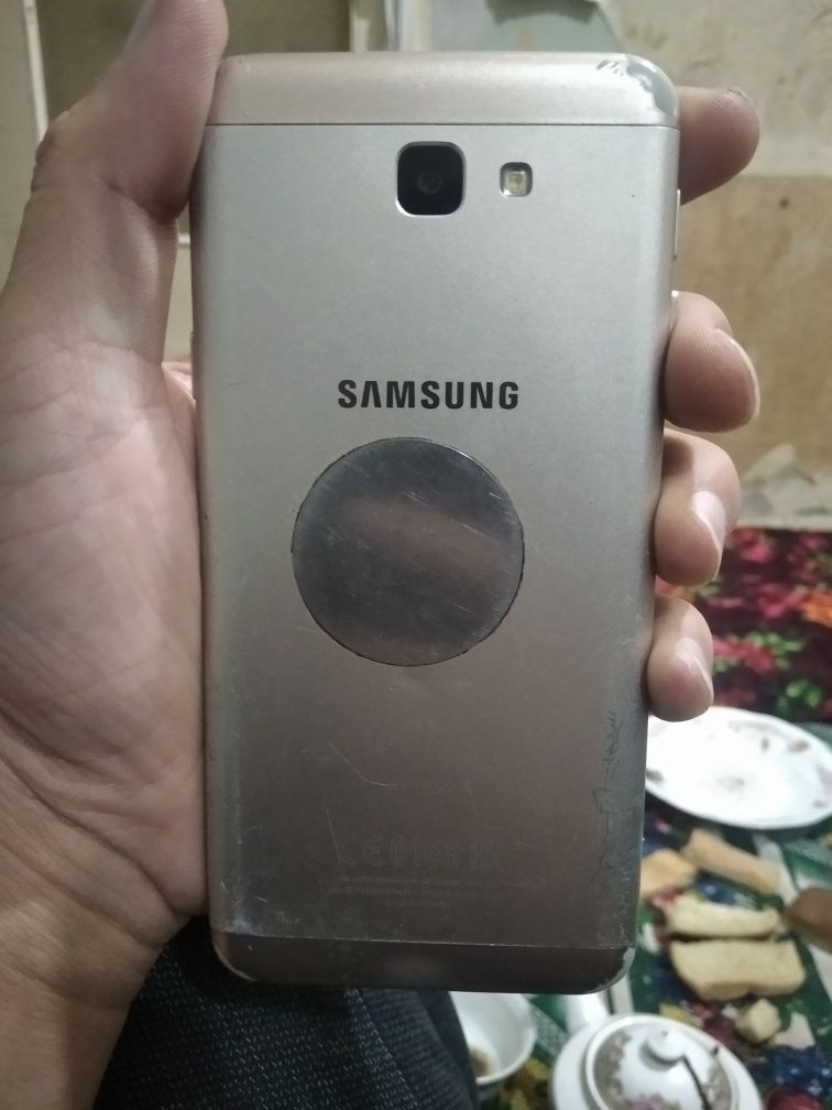 Samsung j 5 prime .