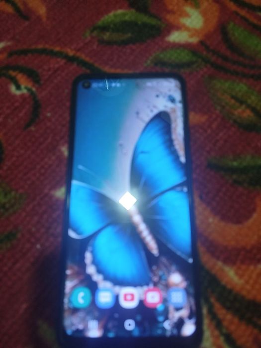 Самсунг А 21 сотилади