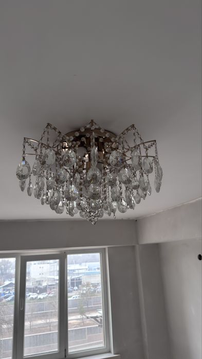 Продам люстру в зал/спальню