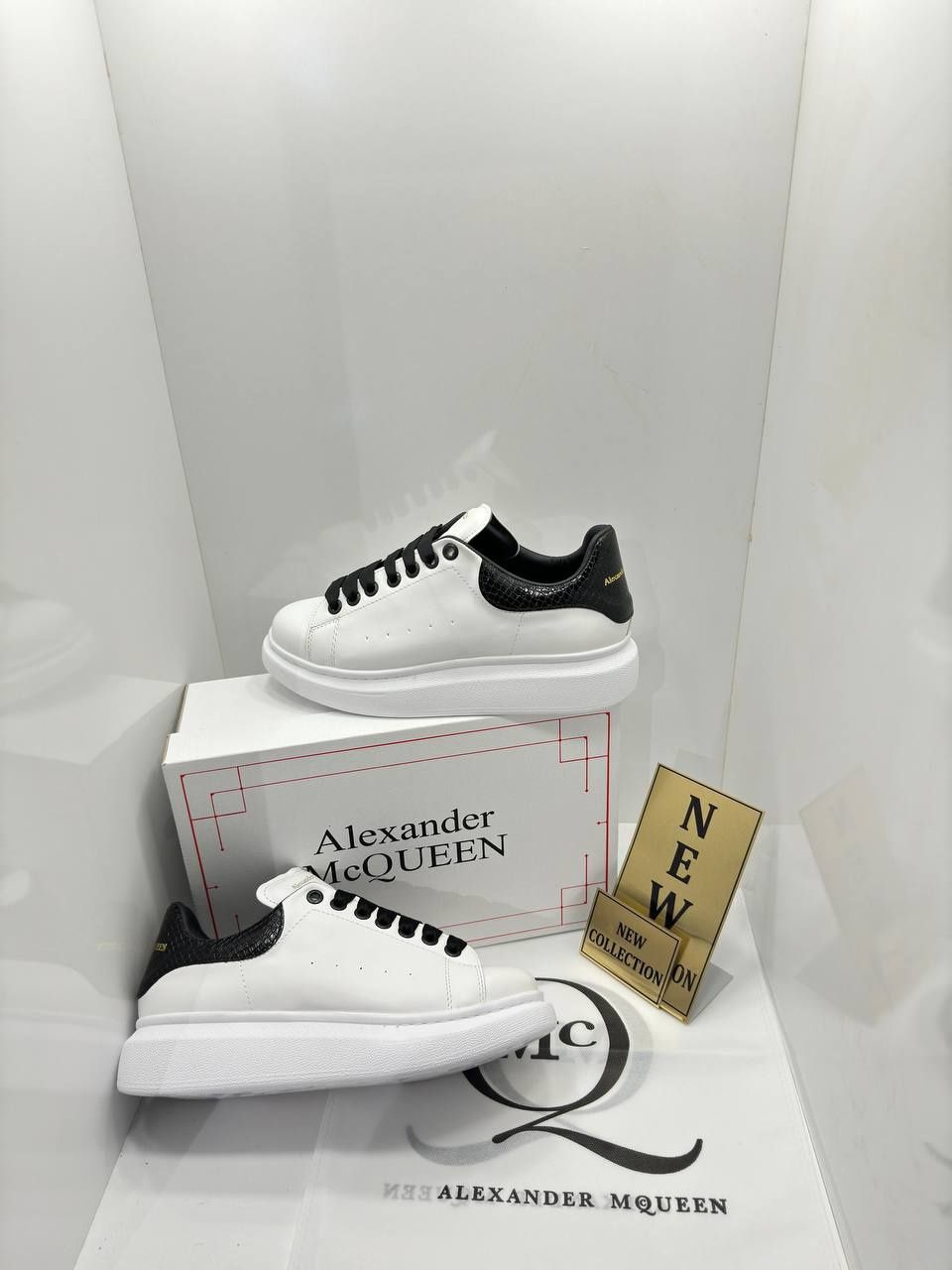 Adidasi alexander mcQueen
36-45
320 lei
cei cu roz 36-40
36-40