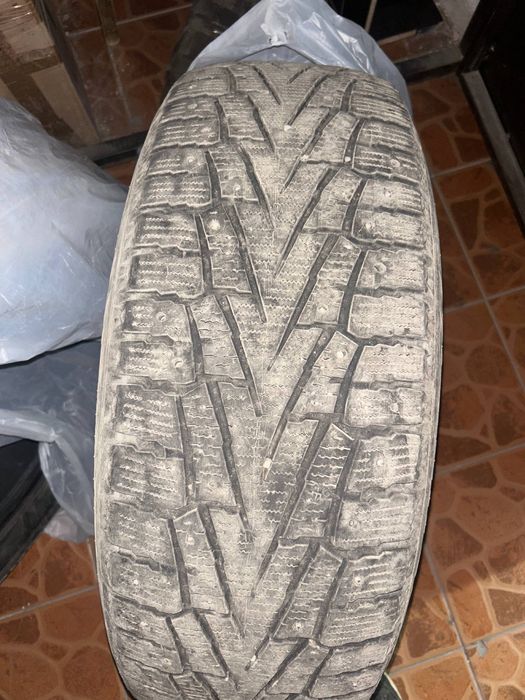 Продам шины зимние 18 размер