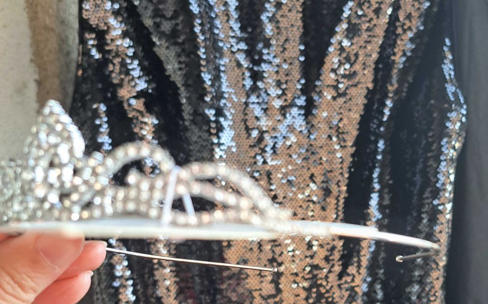 Vand diadema femei, cu strasuri, foarte frumoasa, marca H&M