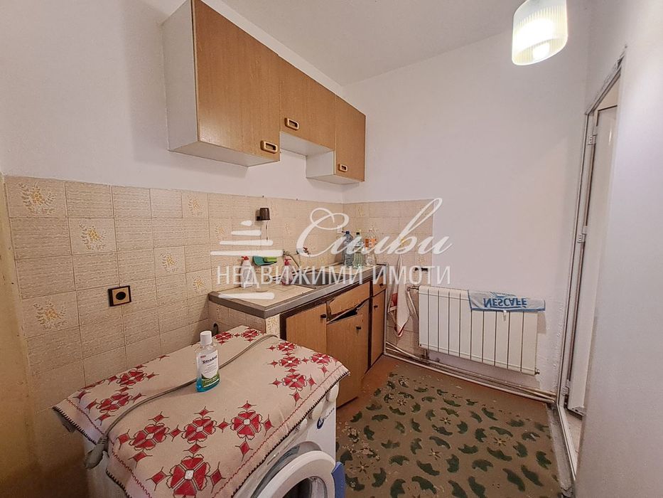 Етаж от двуетажна ТУХЛЕНА къща на плоча – кв. Военно училище.