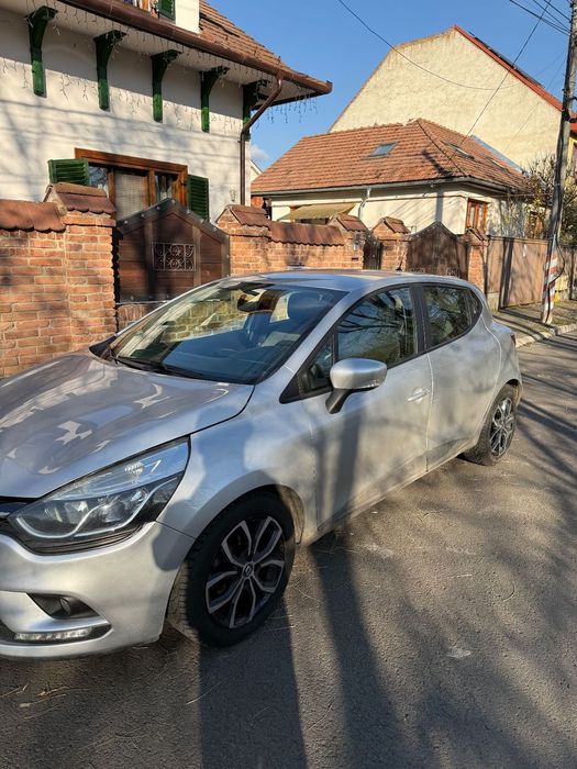 Renault Clio Primul Proprietar, mașina a fost cumpărată direct din reprezentanta!