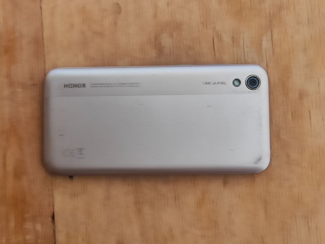 Honor 8s arzon ozgina chaqa chuqasi bor lekin zo'r ishlaydi