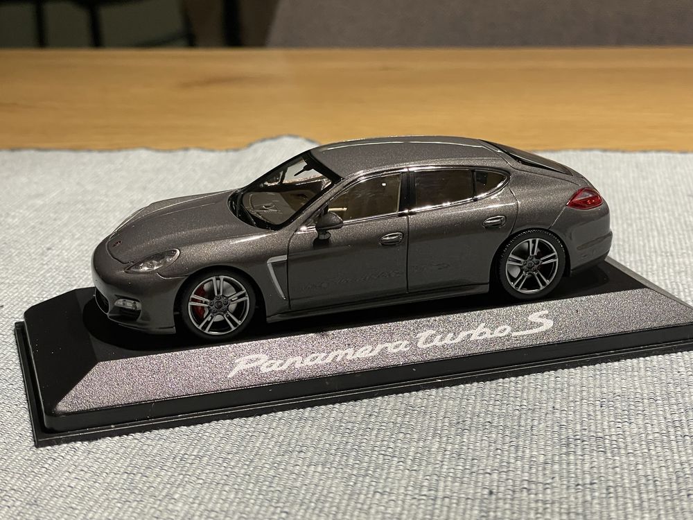 1:43 Porsche Panamera Turbo S 970 - Minichamps Dealer edition