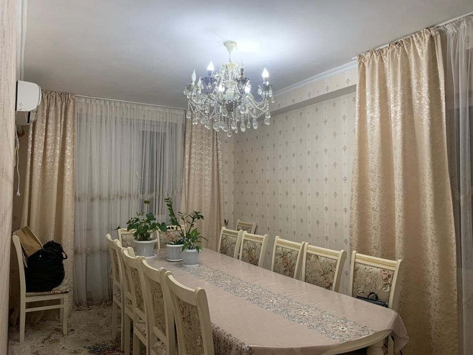 Стол и стулья б/у