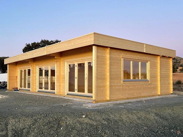 Vând căsuțe din lemn