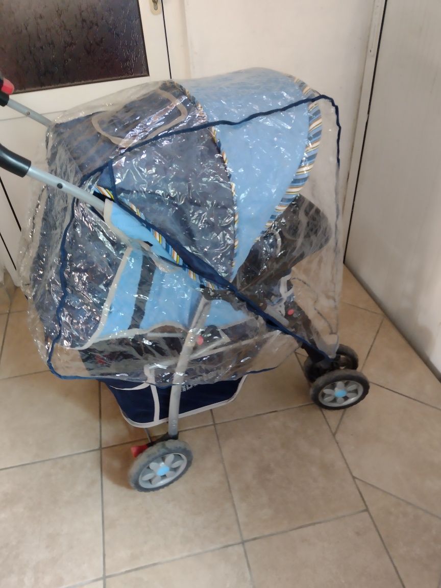 Детска количка с дъждобран