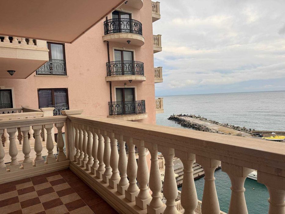 Двустаен апартамент с изключителна морска панорама