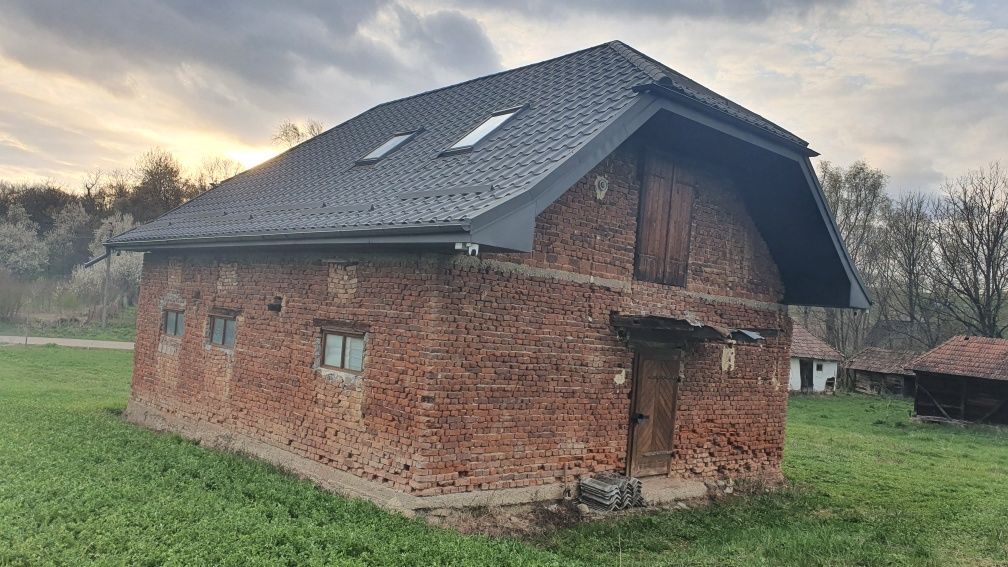 casa magazie hala 25 km de Zalău