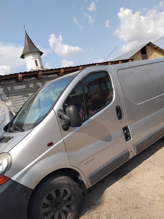 Vând Renault trafic