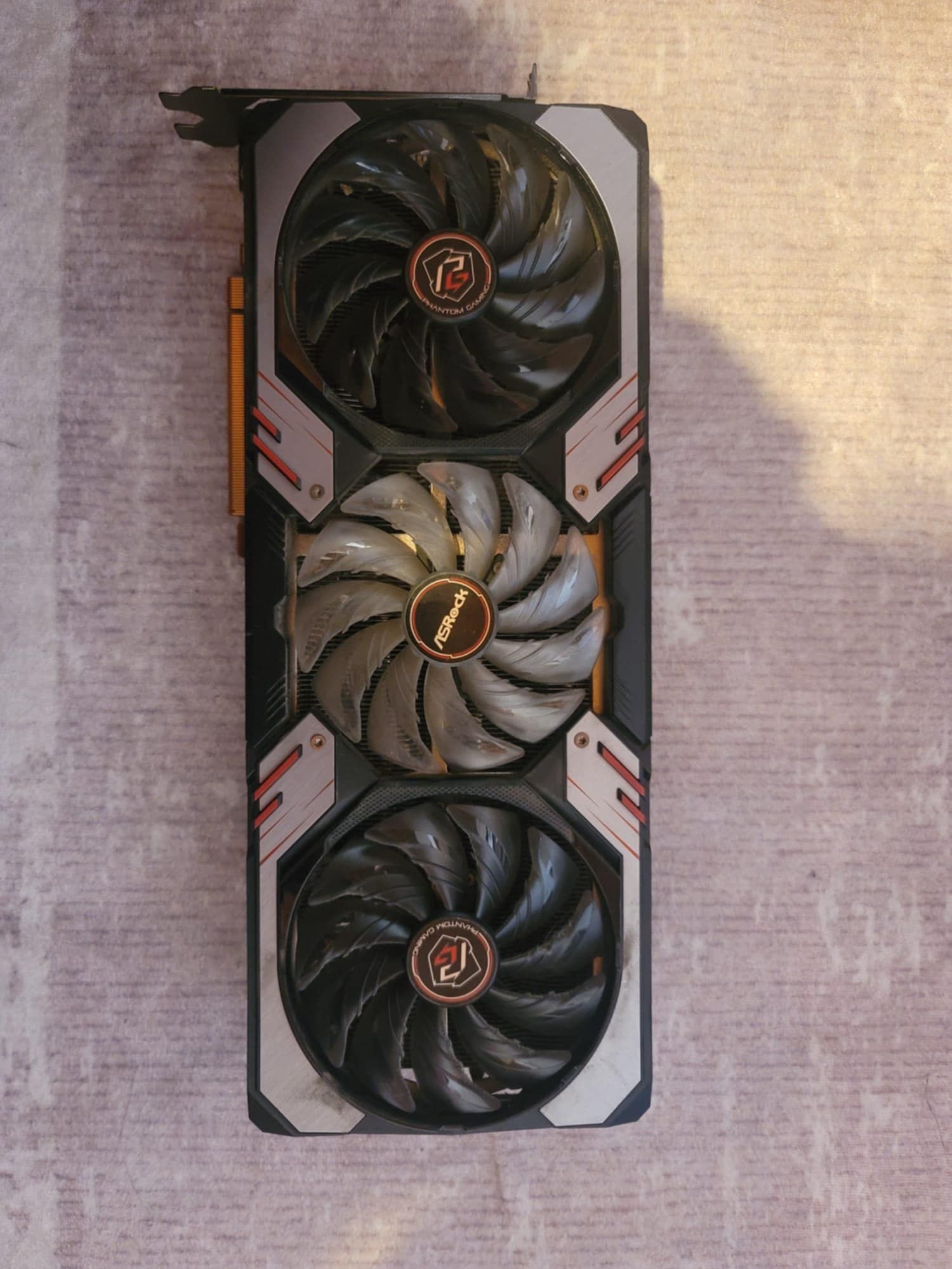 AMD RADEON Asrock Rx 6800 16GB phantom gaming.