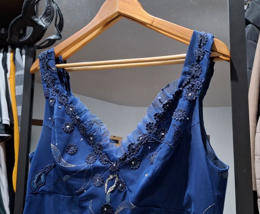 Vând rochie din dantelă, albastră, mărimea 38-40