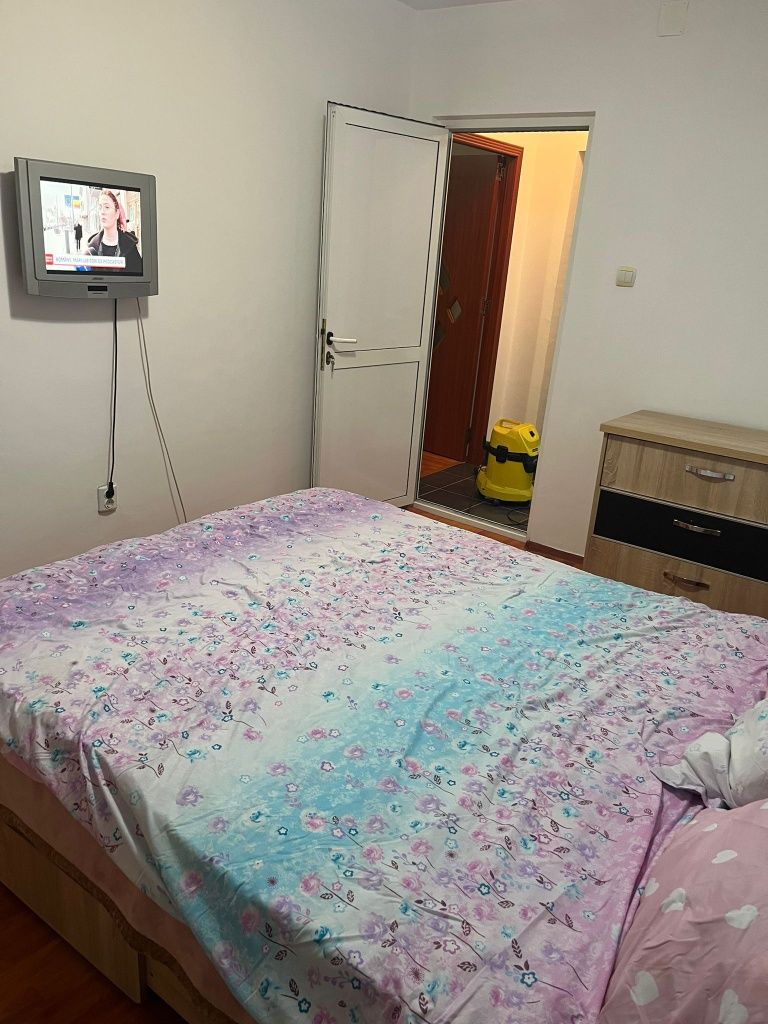 Închiriez apartament.Regim hotelier!