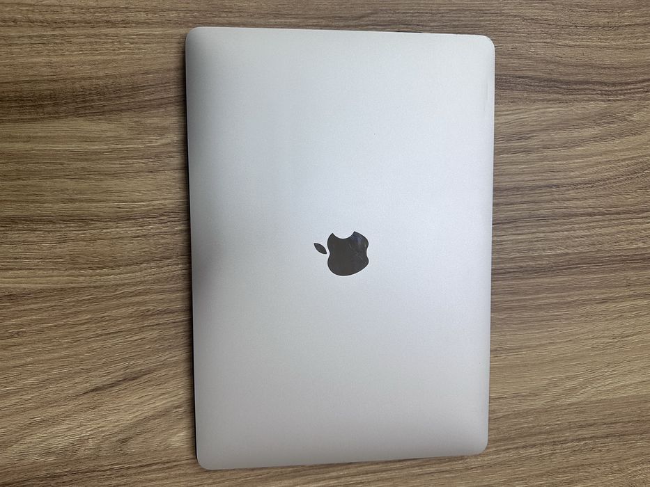 Продается Macbook M1 8/256
