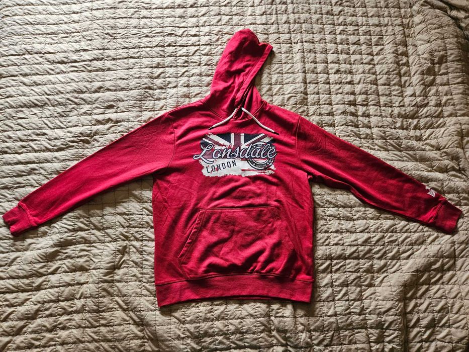 Hanorac rosu cu gluga Lonsdale London cu print/imprimeu