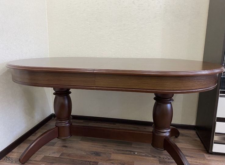 Стол и  стулья продаем