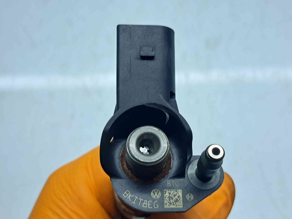 Injector Volkswagen Transporter 5 Facelift [Fabr 2004-2013] 03L130277C