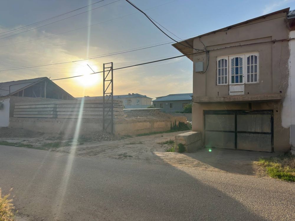 Xovli uy  Termez shaxrida 5-mikro rayonda  sotiladi 8 sotix