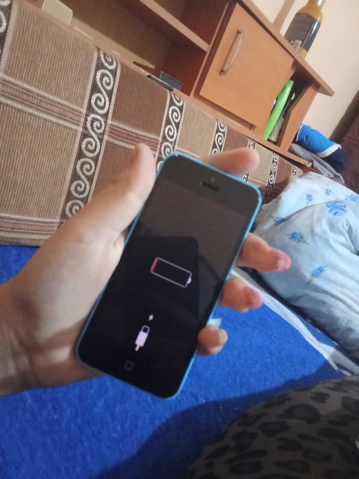 Vând iph5c albastru ediție limitata