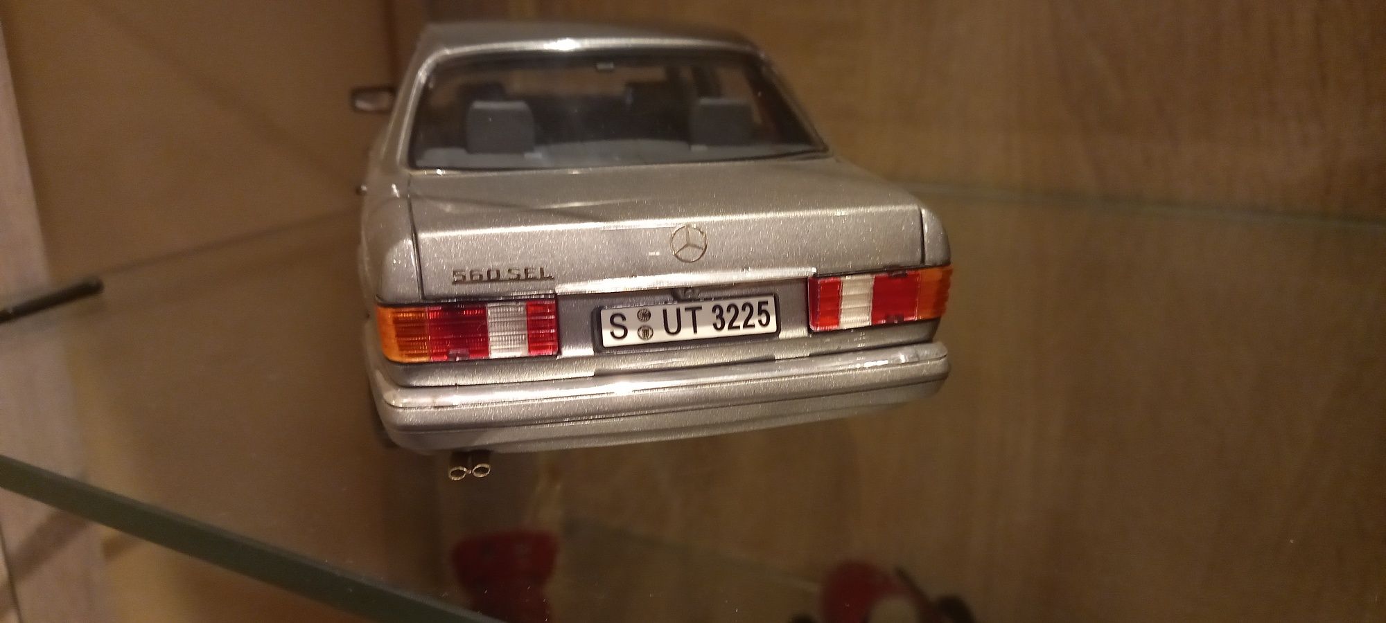 Mercedes 560 SEL NOREV 1:18