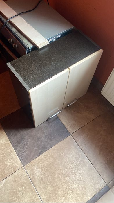 Vand hota Beko + corp de mobila