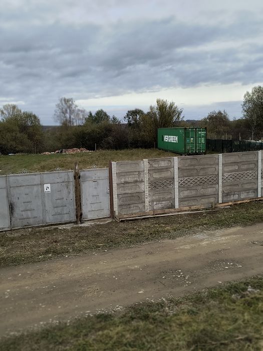 Închiriez curte și container in com Cristian