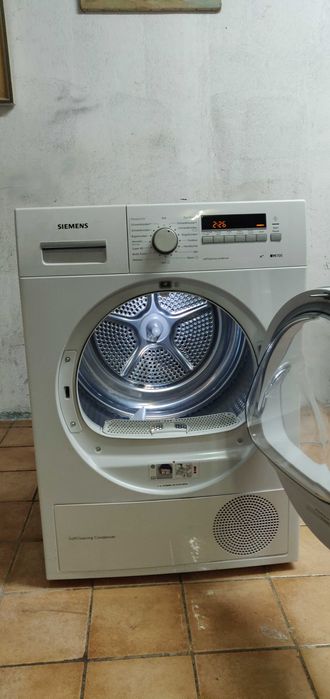 Uscator de rufe / haine Siemens IQ700 cu pompa de caldura A++