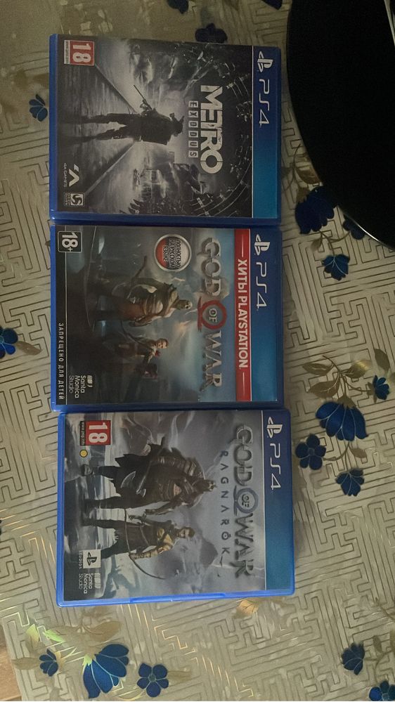Игры на пс4  в хорошем состояние .