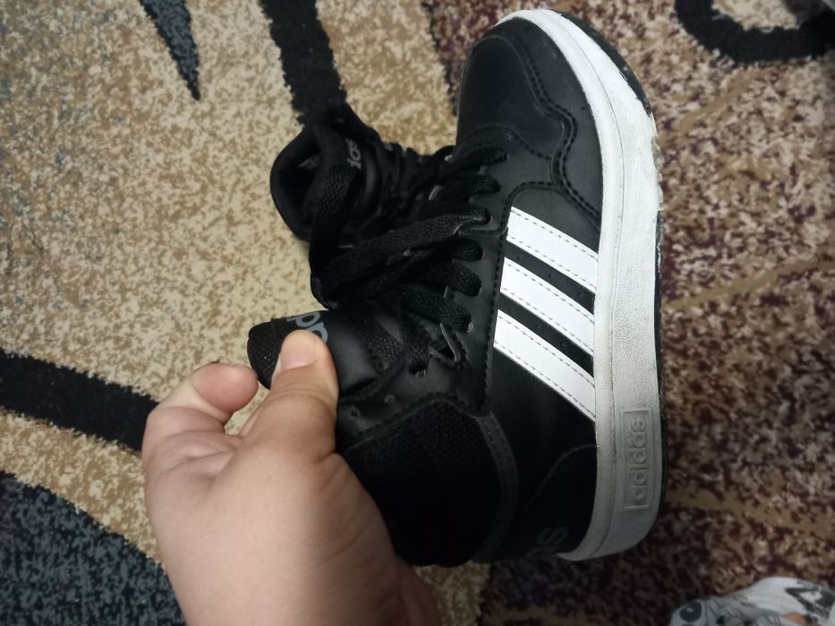 Vând ghete Adidas copii