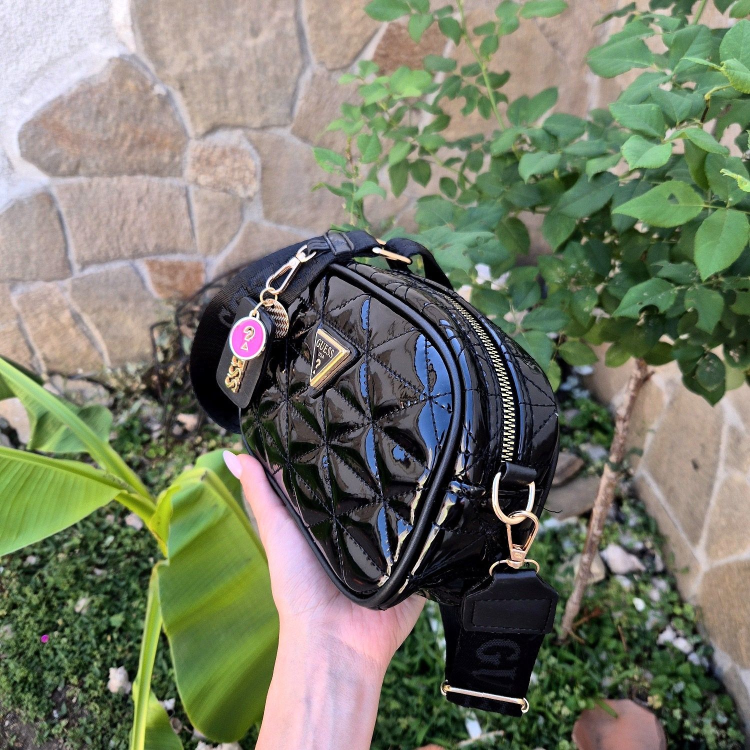 Чантичка Guess, нова
