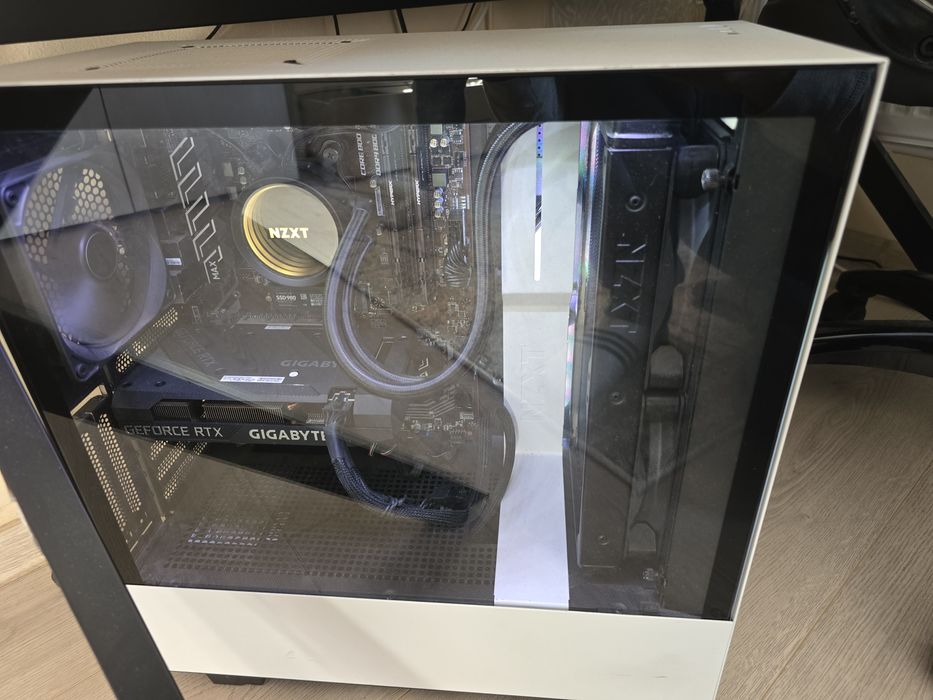 Vand pc gamaing cu complet