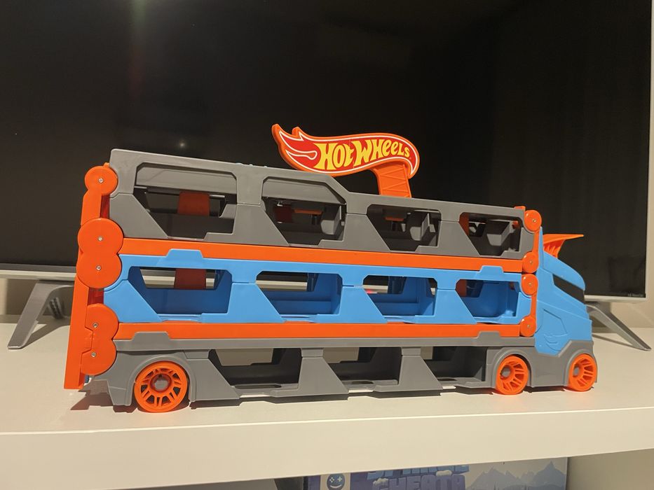 Camionul Hot Wheels