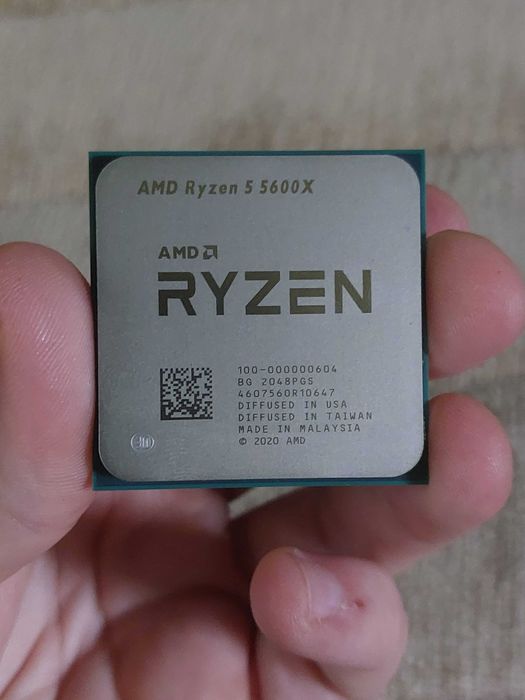 Продавам AMD Ryzen 5 5600X