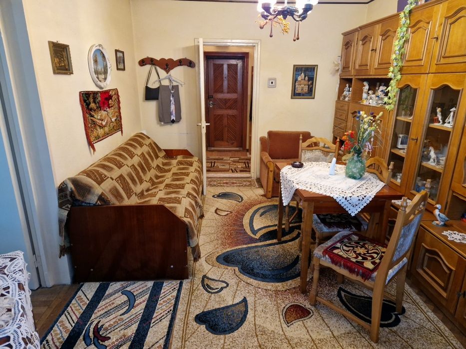 Apartament (2 camere) de vanzare!