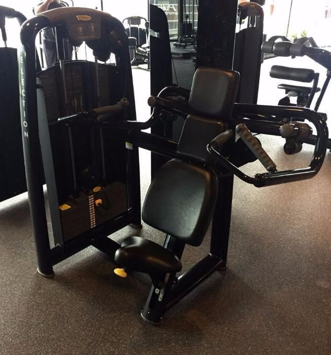 Фитнес уред Technogym Shoulder Press