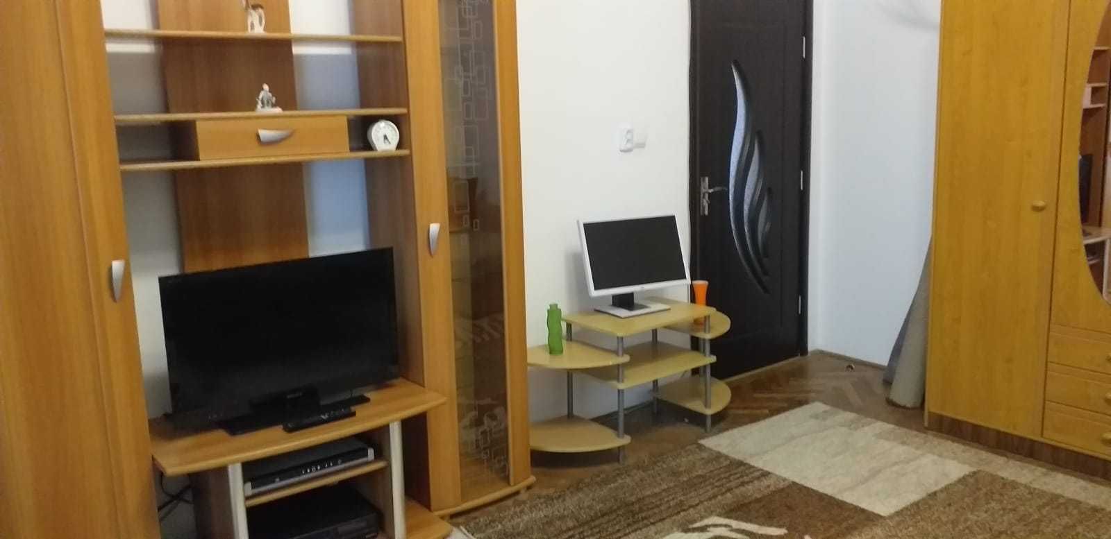 Închiriez apartament